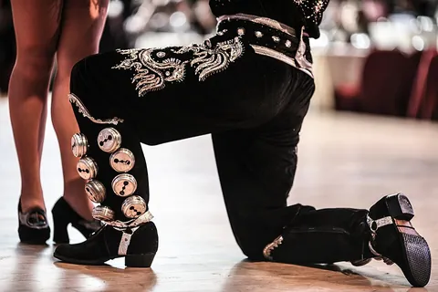 kneel: to rest on one's bent knees, sometimes only one; to move to such a position