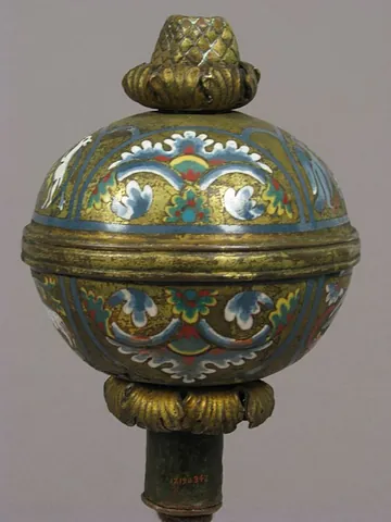 knop: a knob, usually ornamental
