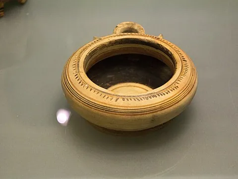 kothon: an Ancient Greek cosmetic container with folded-over rim