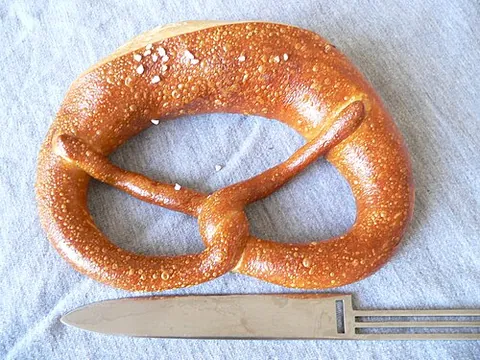 krendel: a traditional Russian pastry made from a yeast dough and shaped into a twisted or braided ring