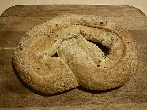 kringle: a Scandinavian pastry, a variety of pretzel