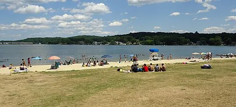 lake hopatcong: a lake in Morris County and Sussex County, New Jersey, United States