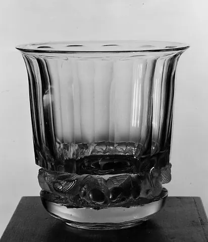 lalique: a style of Art Nouveau glassware and jewelry/jewellery; properly, that from the Lalique factory