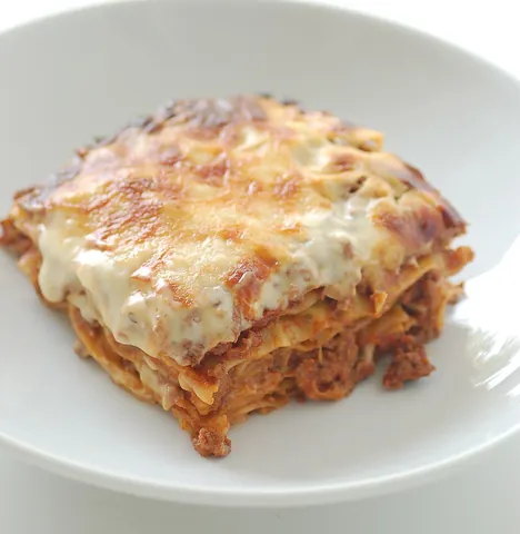 lasagne: british English spelling of lasagna