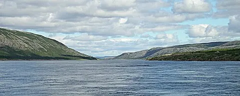 leaf river: a river in northern Quebec, Canada, that flows into Leaf Bay