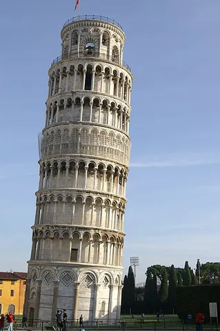 leaning tower of pisa: a famous bell tower in the Italian town of Pisa, known for its irregular lean
