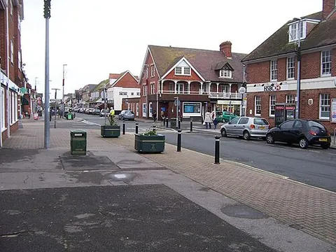 lee-on-the-solent: a large coastal settlement in Gosport borough, Hampshire, England (OS grid ref SU5600)