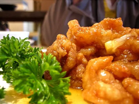 lemon chicken: a Chinese-style dish of fried, sometimes battered chicken in a thick, sweet lemon-flavoured sauce
