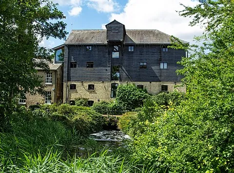 lemsford: a village in Welwyn Hatfield borough, Hertfordshire, England (OS grid ref TL2212)
