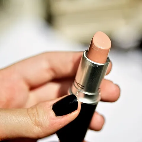 lippy: having prominent lips