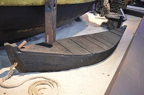 livewell: a well in a fishing boat where fish are kept alive