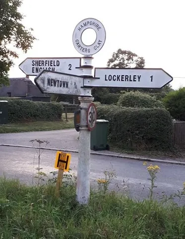 lockerley: a village and civil parish in Test Valley district, Hampshire, England (OS grid ref SU2926)