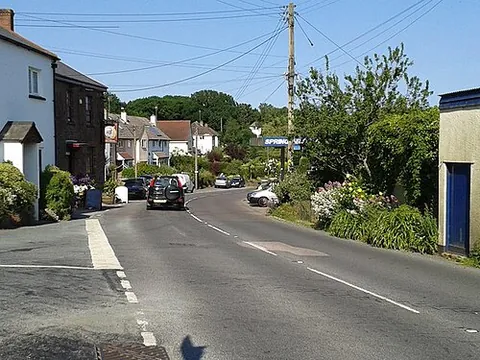 longdown: a village in Holcombe Burnell parish, Teignbridge district, Devon, England (OS grid ref SX8691)