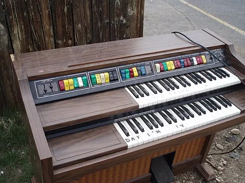 lowrey organ: an electronic organ instrument