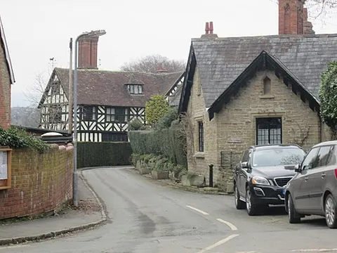 ludford: a village and civil parish in East Lindsey district, Lincolnshire, England (OS grid ref TF1989)