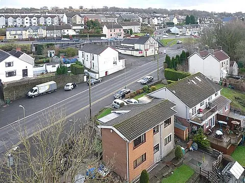 maesycwmmer: a village and community in Caerphilly borough county borough, Wales (OS grid ref ST1594)