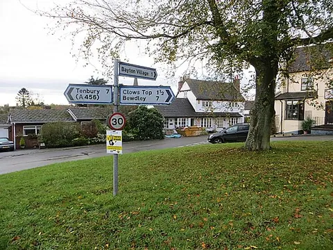 mamble: a village and civil parish in Malvern Hills district, Worcestershire, England (OS grid ref SO6871)
