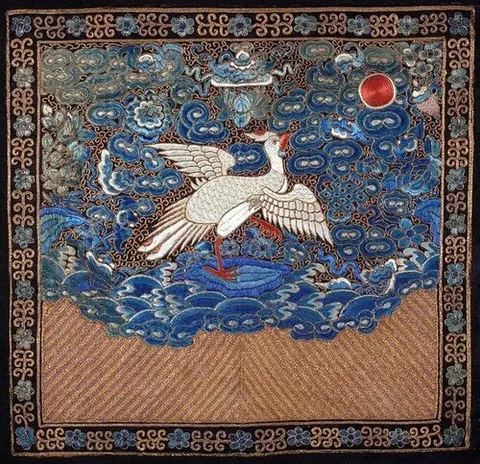mandarin square: a large embroidered badge, with animal or bird insignia, sewn onto the surcoat of certain officials...