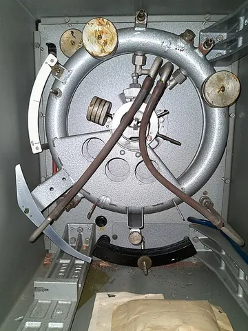 manometer: an instrument to measure pressure in a fluid, especially a double-legged liquid column gauge used...