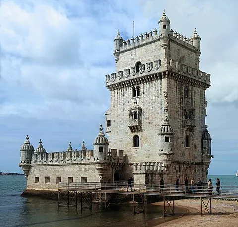 manueline: describing a Portuguese form of Gothic style