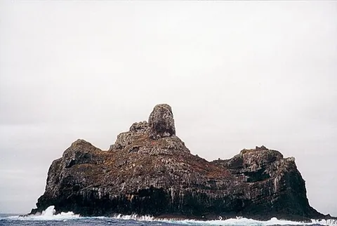 marotiri: a group of uninhabited volcanic rocks with a total surface of 4 ha in the Bass Islands at the...