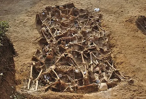 mass grave: a grave (in any of the countable senses) containing many corpses