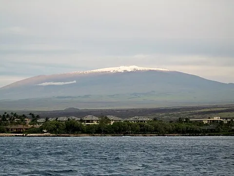 mauna kea: a dormant volcano in Hawaii; the tallest mountain in the world from its base on the sea floor