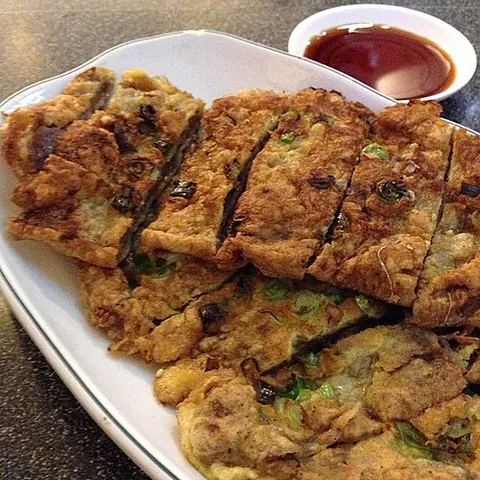 meat jun: a Hawaiian dish of Korean origin, consisting of thinly sliced beef dipped in egg batter and fried