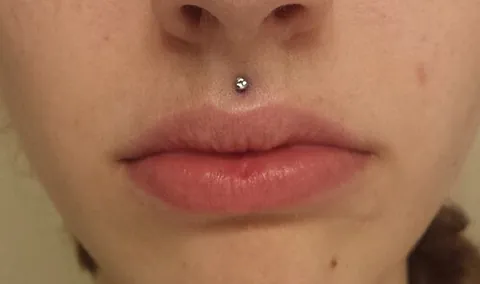 medusa piercing: a kind of piercing through the philtrum