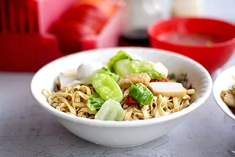 mee pok: a kind of flat, yellow Chinese noodle