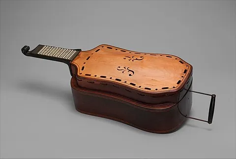 melophone: any of various kinds of accordion, especially a handheld free reed instrument of 19th-century France