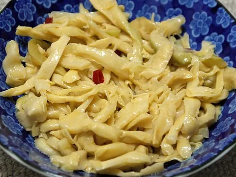 menma: a Japanese condiment made from fermented bamboo shoots