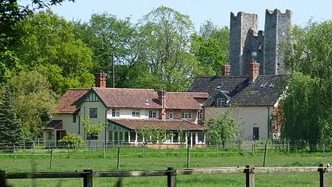 mettingham: a village and civil parish in East Suffolk district, Suffolk, England, previously in Waveney...