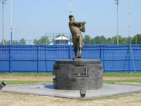 mickey mantle: a popular hero and champion in a field