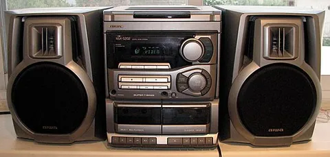 mini hi-fi system: an electronic equipment that generally include a CD player, AM/FM radio and an integrated amplifier...