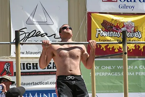 mixed grip: grip with one hand pronated and the other supinated