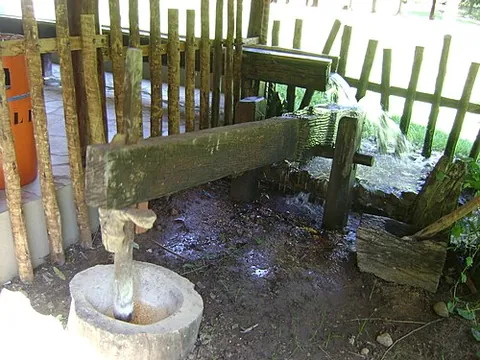 monjolo: a type of primitive water-powered hammer