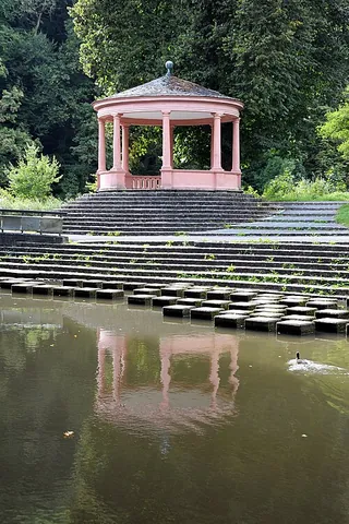 monopteros: a classical temple made up of one circle of columns supporting a roof