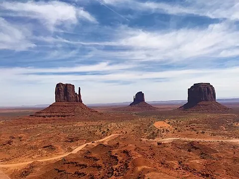 monument valley: a region of the Colorado Plateau on the Arizona–Utah state line, famous for its vast sandstone...