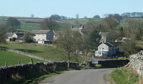 monyash: a village and civil parish in Derbyshire Dales district, Derbyshire, England (OS grid ref SK1566)