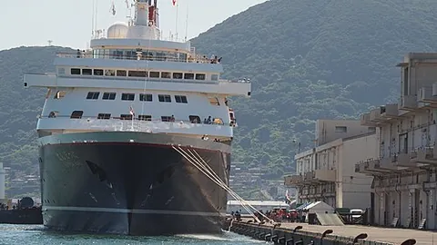 mooring line: a line or cable used to secure marine vessels to docks or buoys during the mooring process
