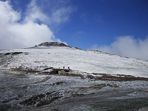 mount kosciuszko: a mountain in Australia; the highest peak in mainland Australia