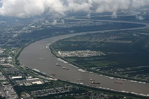 muddy mississippi: the Mississippi River, in particular downstream of the confluence with the Missouri River