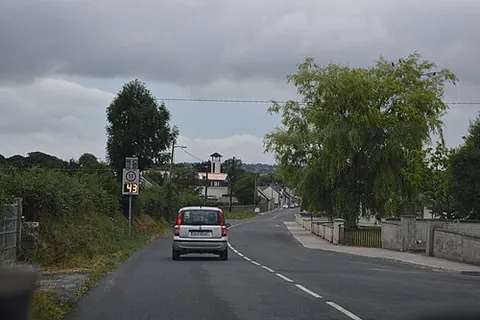 mullinahone: a village in eastern County Tipperary, Ireland (Irish grid ref S 3340)