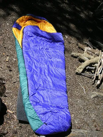 mummy bag: a sleeping bag that tapers toward the bottom