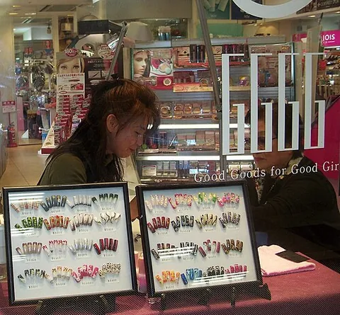 nail salon: a beauty salon dedicated to nailcare such as manicures and pedicures