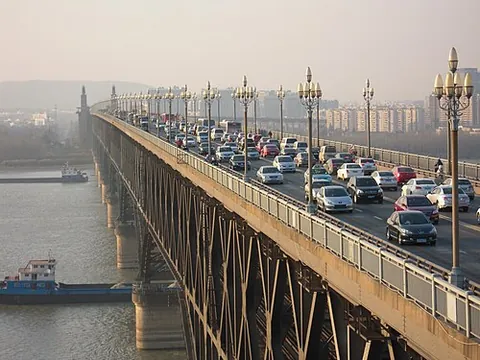 nanjing: a major subprovincial city, the provincial capital of Jiangsu, China, on the lower Yangtze; a...