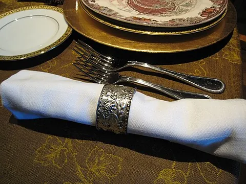 napkin ring: a ring for holding napkins along with cutlery