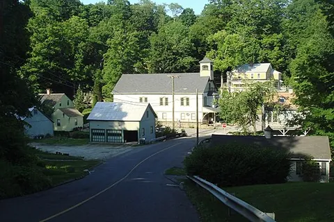 new preston: a census-designated place in the town of Washington, Litchfield County, Connecticut, United States