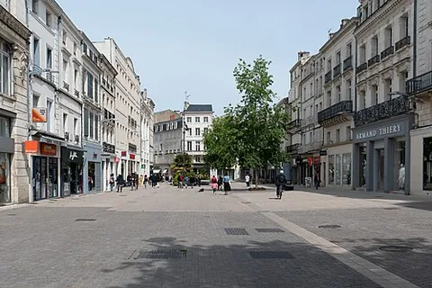niort: a commune, the capital of Deux-Sèvres department, Nouvelle-Aquitaine, in western France